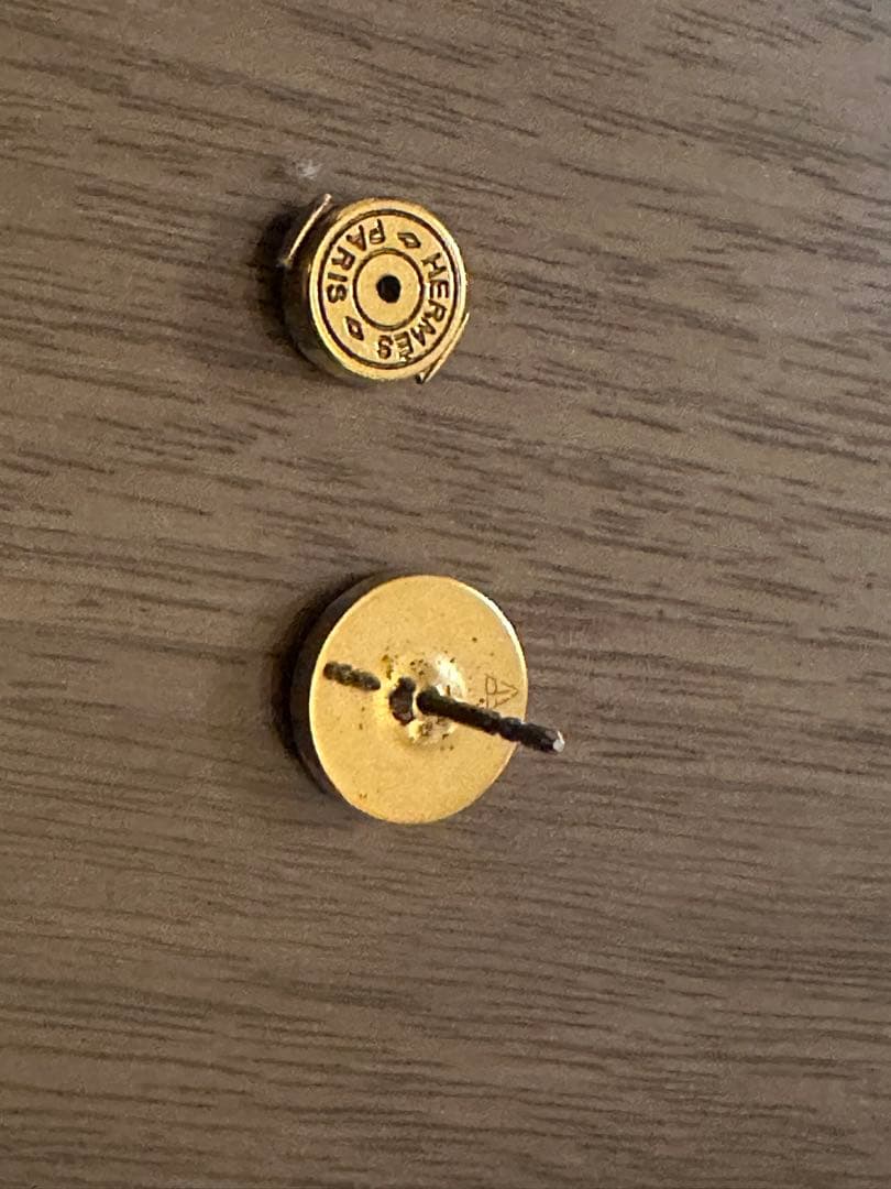 【希少】HERMES エルメス ロゴ ラウンド ピアス ゴールド丸型　片耳