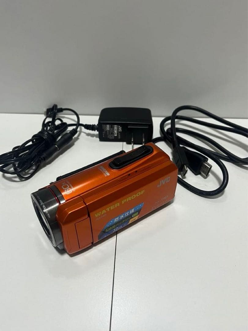 中古　美品　防水　ＪＶＣビデオカメラセット　オレンジ　箱無し