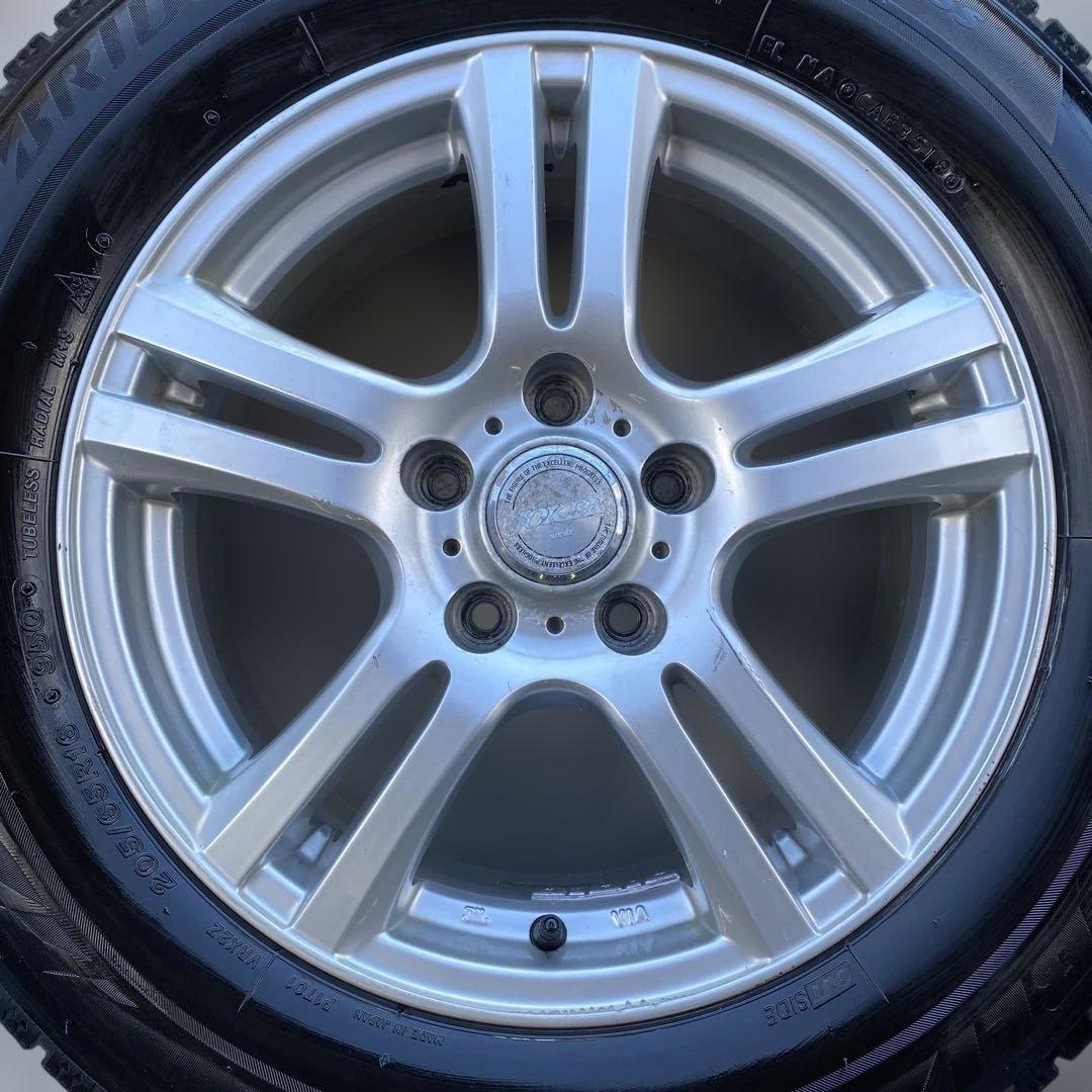 中古溝ありブリヂストンスタッドレスセット 205/65R16ヤリスクロス、セレナ