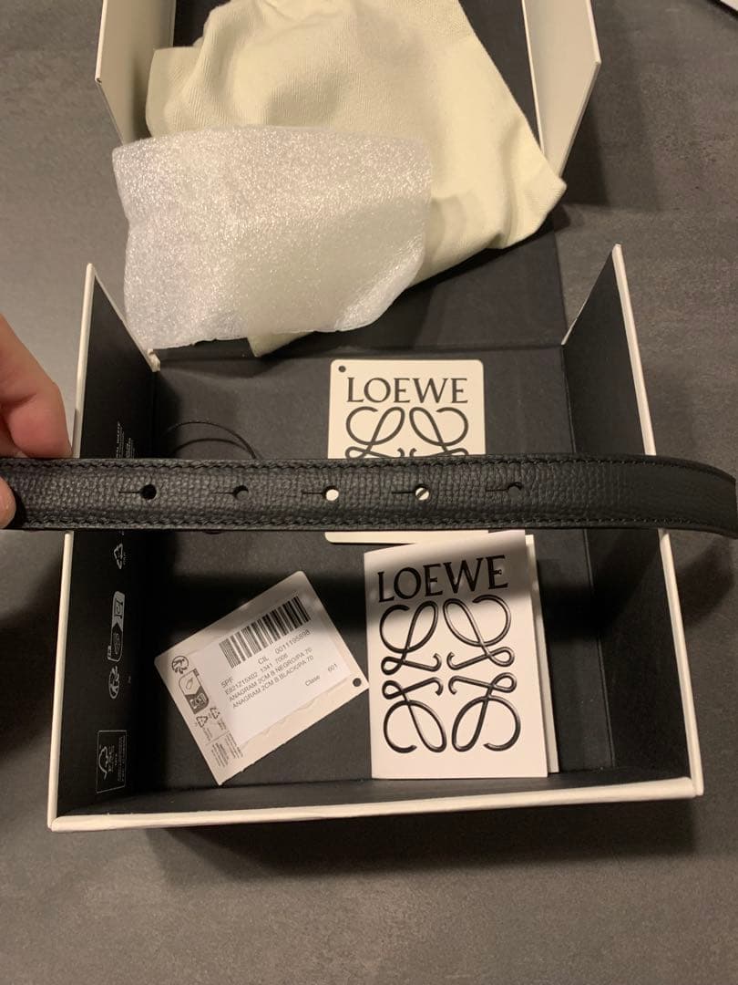 LOEWE レザー ベルト ブラックアナグラム ベルト（ペブルグレインカーフ）