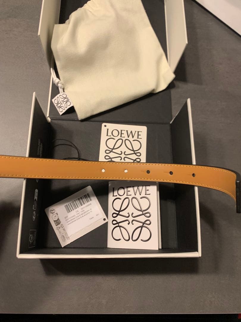 LOEWE レザー ベルト ブラックアナグラム ベルト（ペブルグレインカーフ）