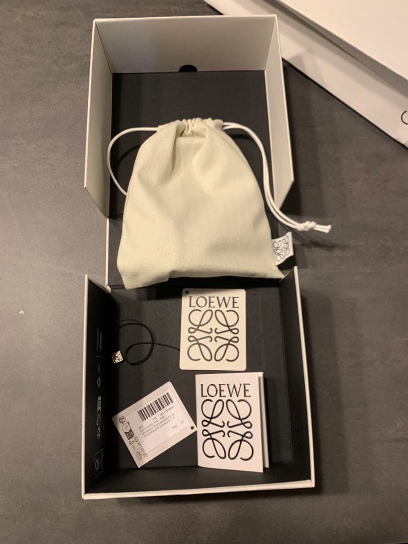 LOEWE レザー ベルト ブラックアナグラム ベルト（ペブルグレインカーフ）