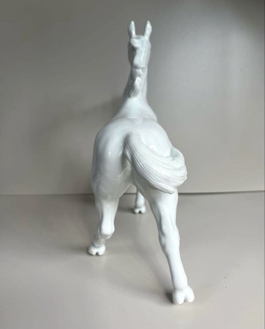 11月27日迄の掲載： ☆ 鍋島大吾作　白磁 駿馬　陶器彫刻