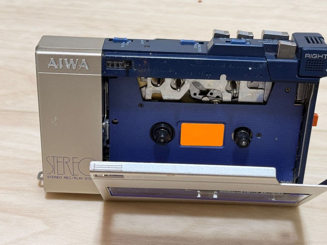 AIWA カセットプレーヤー ステレオ再生CASSETTE BOY HS-F1