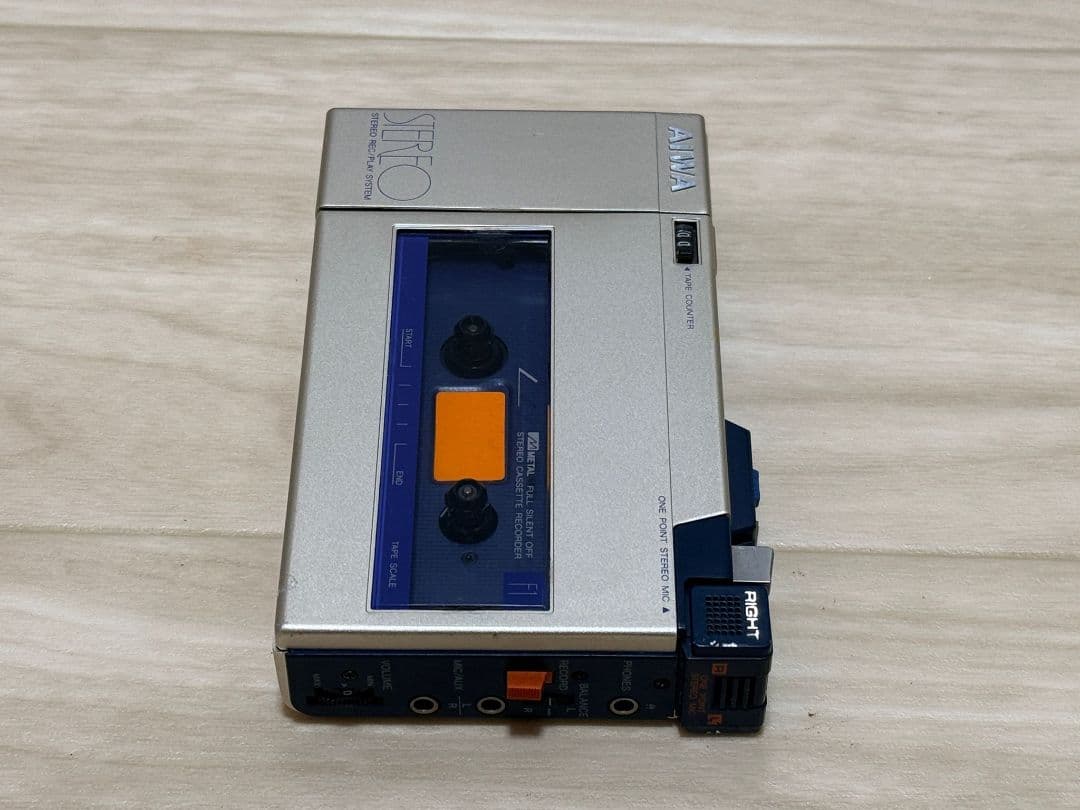 AIWA カセットプレーヤー ステレオ再生CASSETTE BOY HS-F1