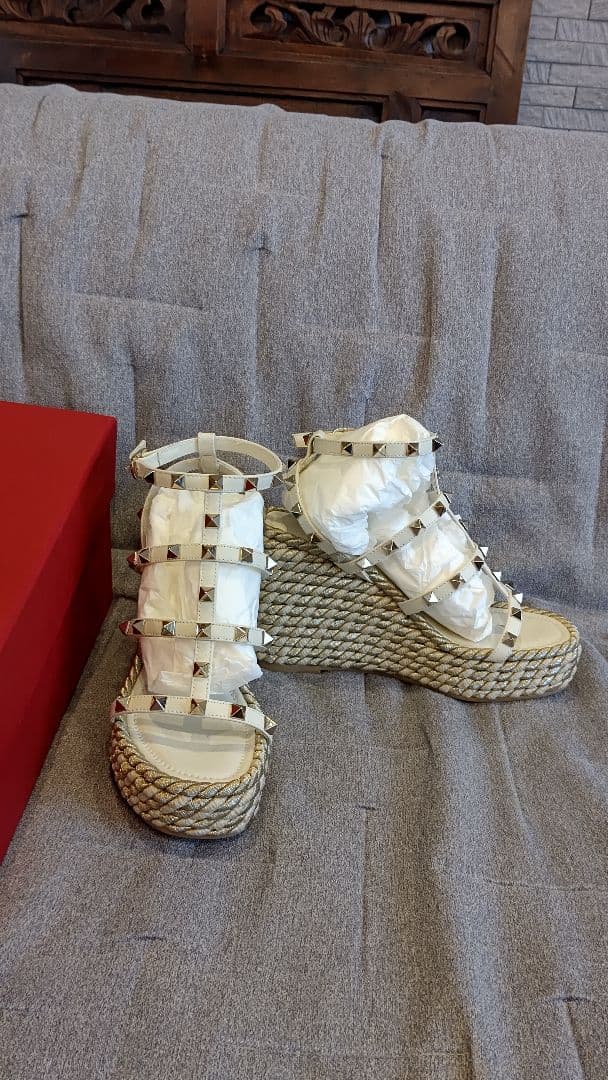 ヴァレンティノ今季完売ロックスタッズサンダル