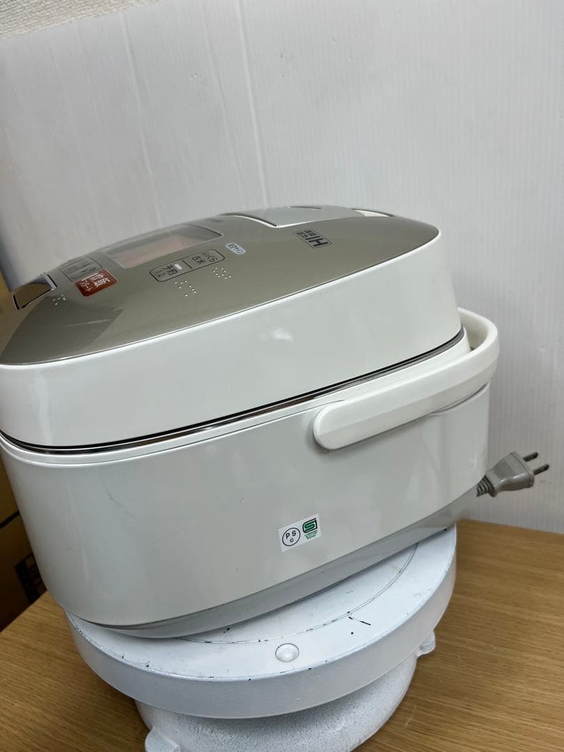 TOSHIBA 東芝 真空圧力IH炊飯器 RC-10VJF（5.5合）
