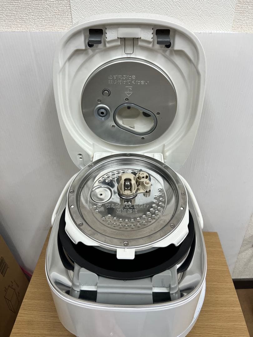 TOSHIBA 東芝 真空圧力IH炊飯器 RC-10VJF（5.5合）