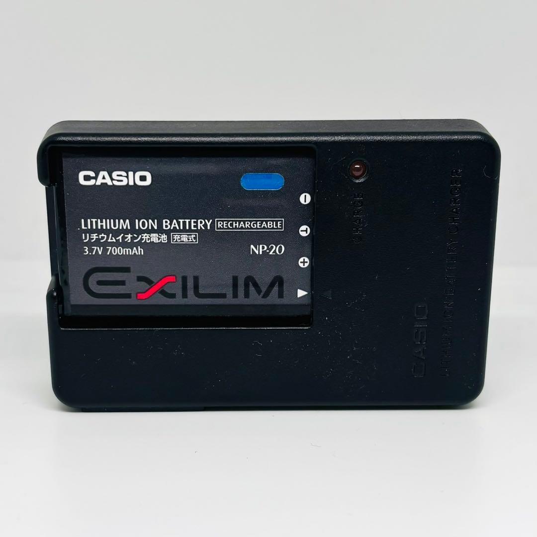 美品✨ CASIO EXILIM EX-Z77 シルバー デジカメ コンデジ