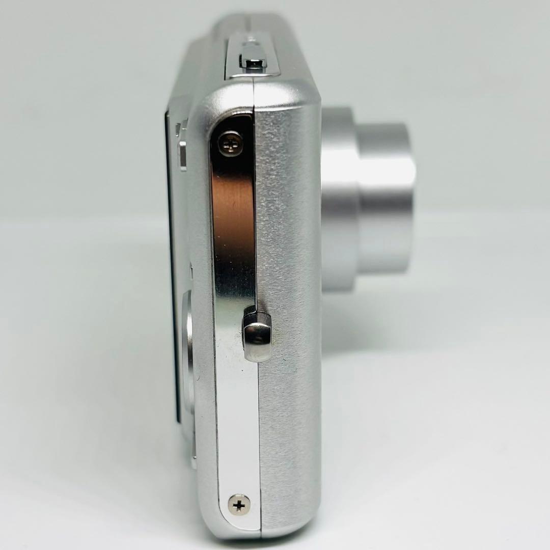 美品✨ CASIO EXILIM EX-Z77 シルバー デジカメ コンデジ