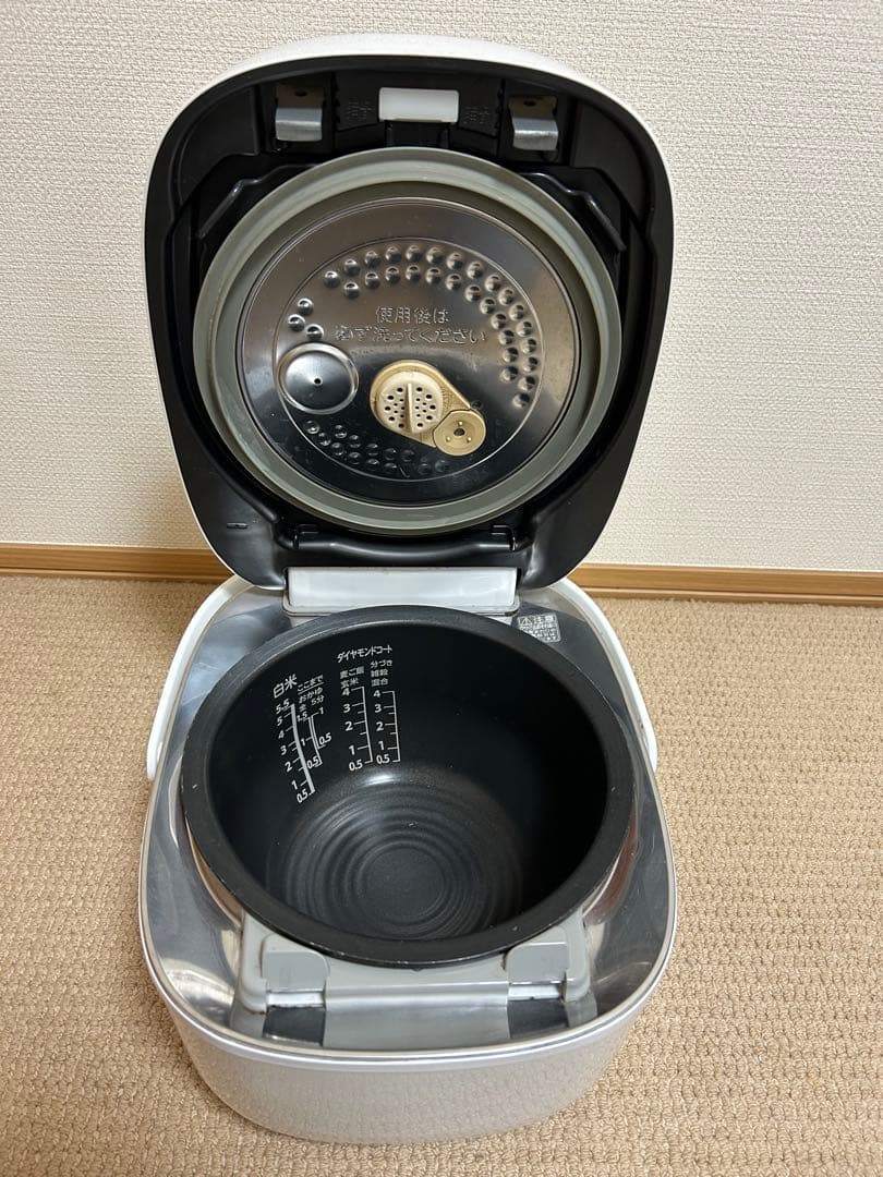 東芝 TOSHIBA 炊飯器　RC-10VSN