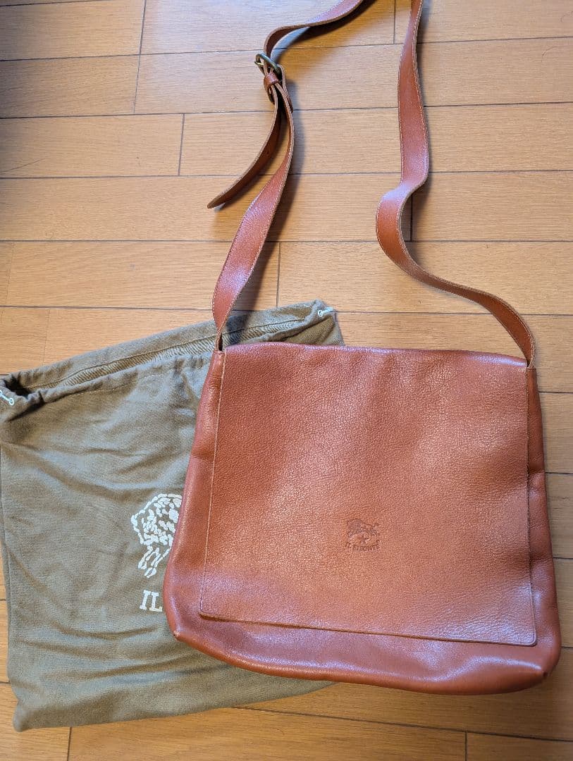 イル・ビゾンテ　レザーショルダーバッグ