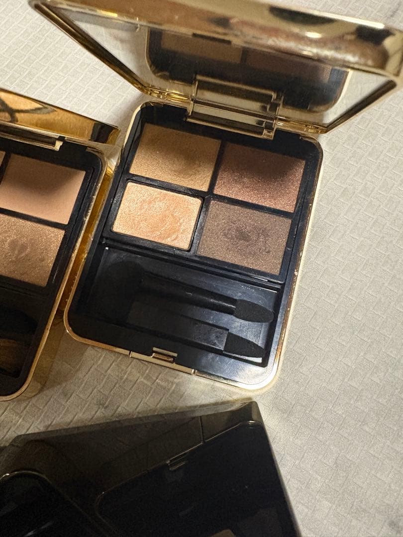 アイシャドウパレット3つとチークパレット2つセット