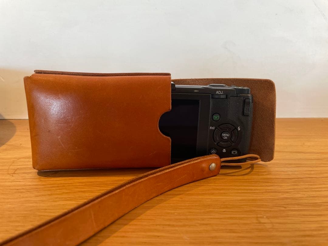 美品　RICOH GR DIGITALⅢ レザーストラップ・ケース付き