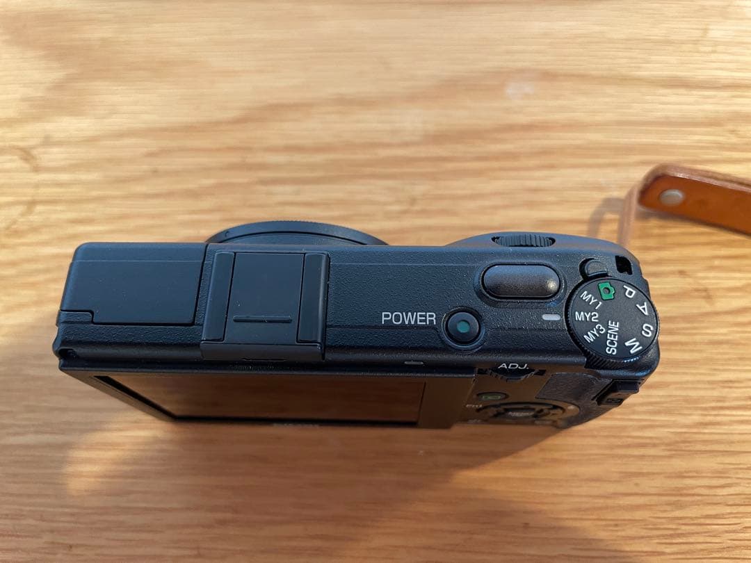 美品　RICOH GR DIGITALⅢ レザーストラップ・ケース付き