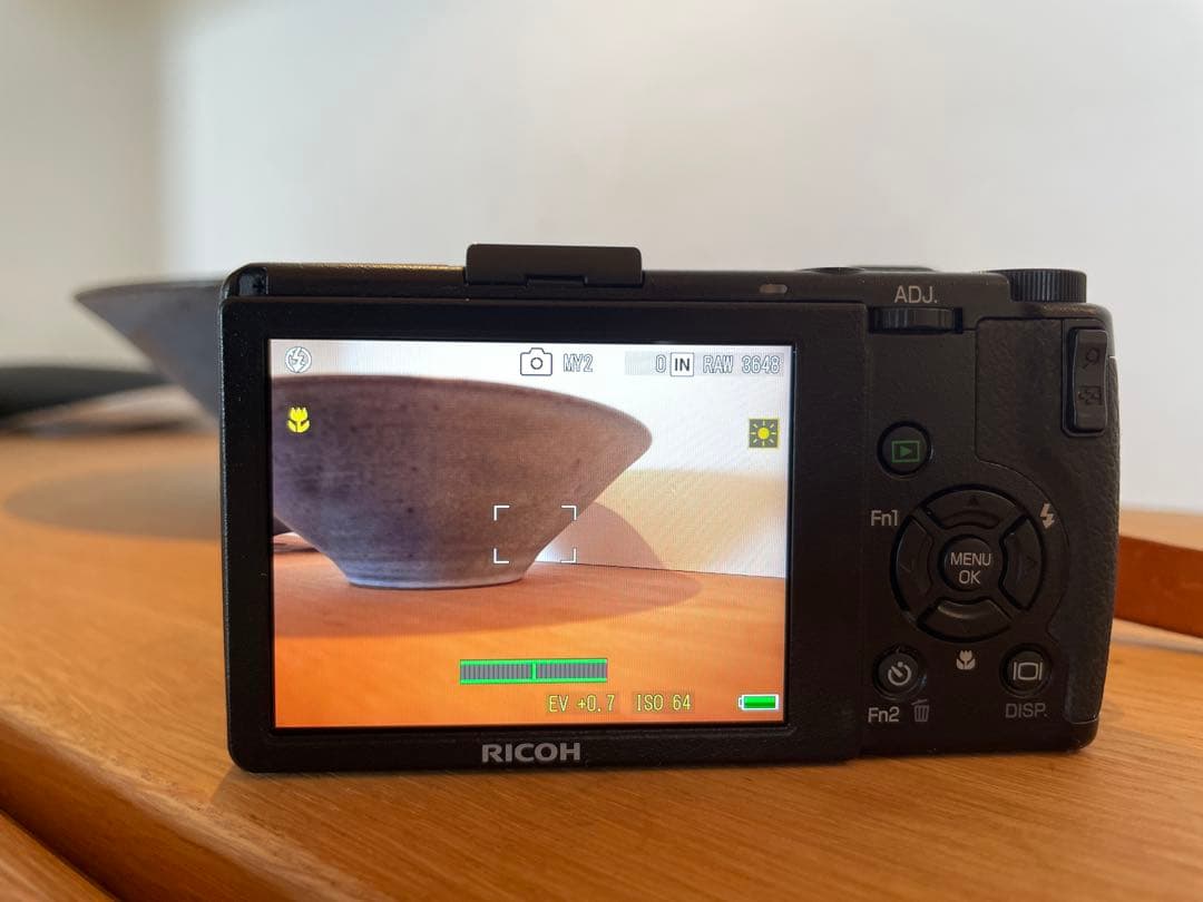 美品　RICOH GR DIGITALⅢ レザーストラップ・ケース付き