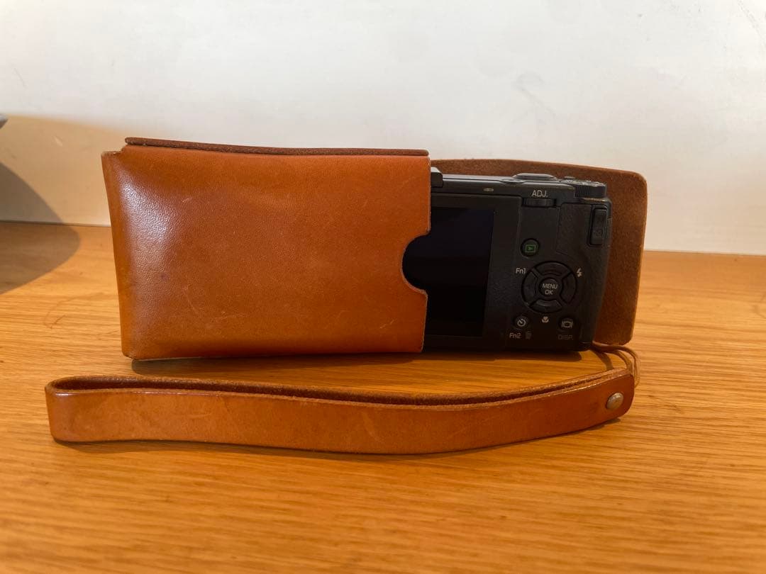 美品　RICOH GR DIGITALⅢ レザーストラップ・ケース付き