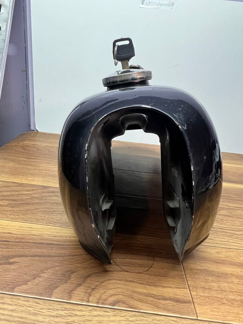 【送料込み】外品⭐︎エイプ50 ガソリンタンク⭐︎カギ付き