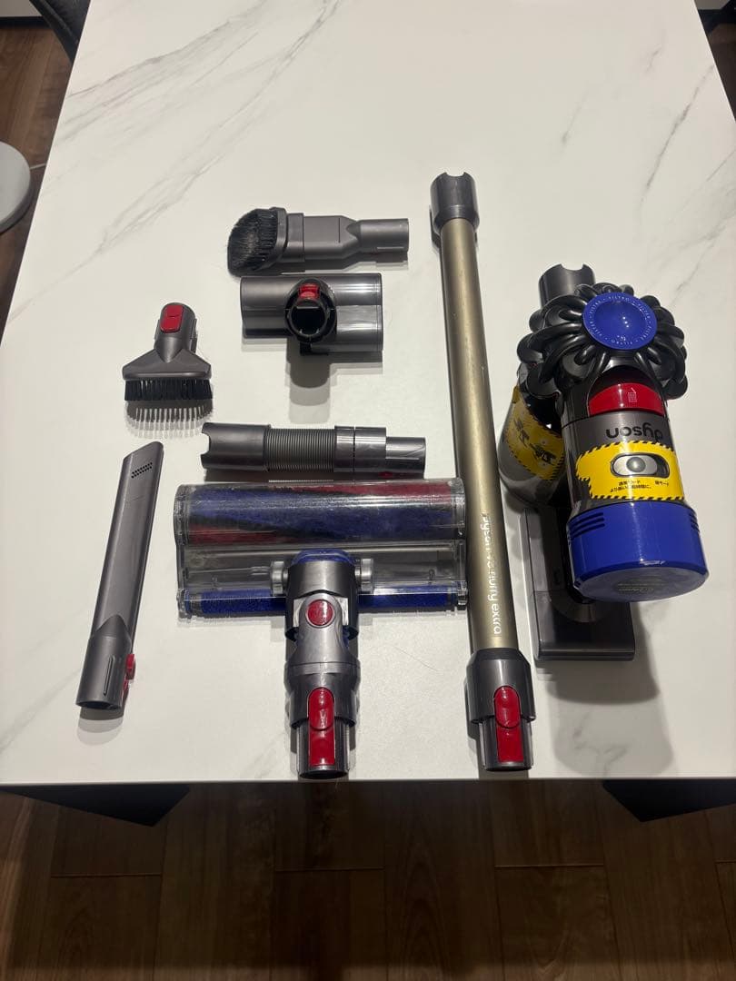 Dyson SV10 掃除機 各種アタッチメント　スタンド付き