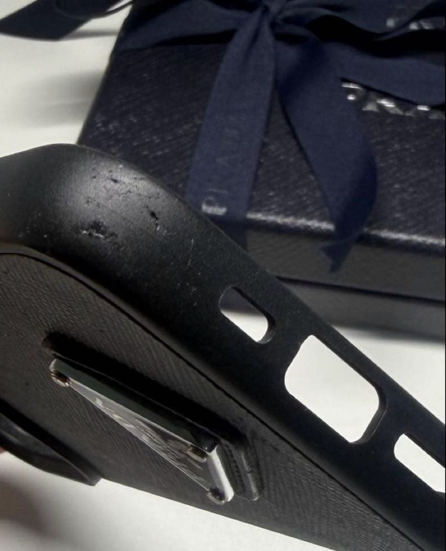 PRADA プラダ iPhone15pro スマホケース 黒 サフィアーノレザー