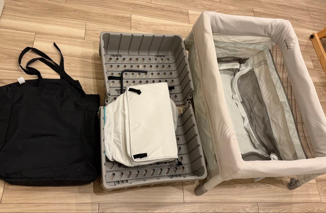 【美品】コンビ すくすや　トモネル　ベビーベッド　コンパクト　ベージュ