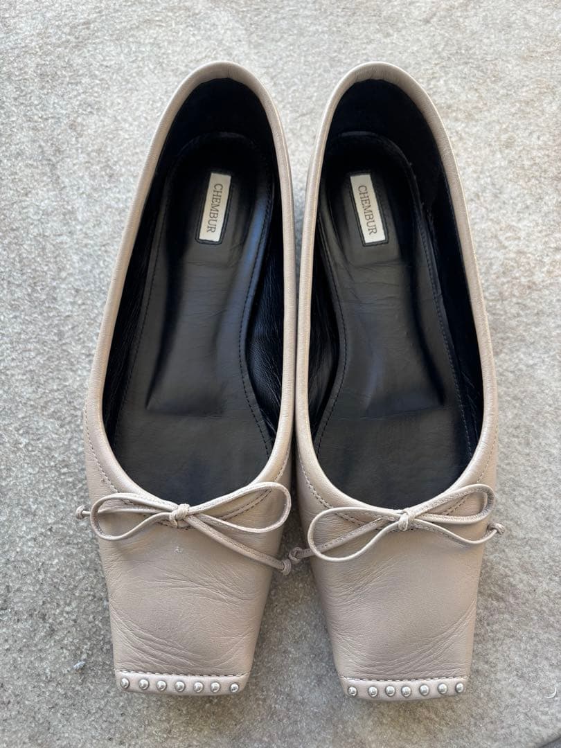 CHEMBUR ベージュレザー フラットシューズ 37