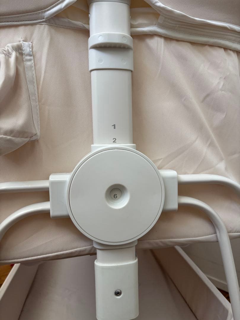 ベビーベッド　移動式　キャスター