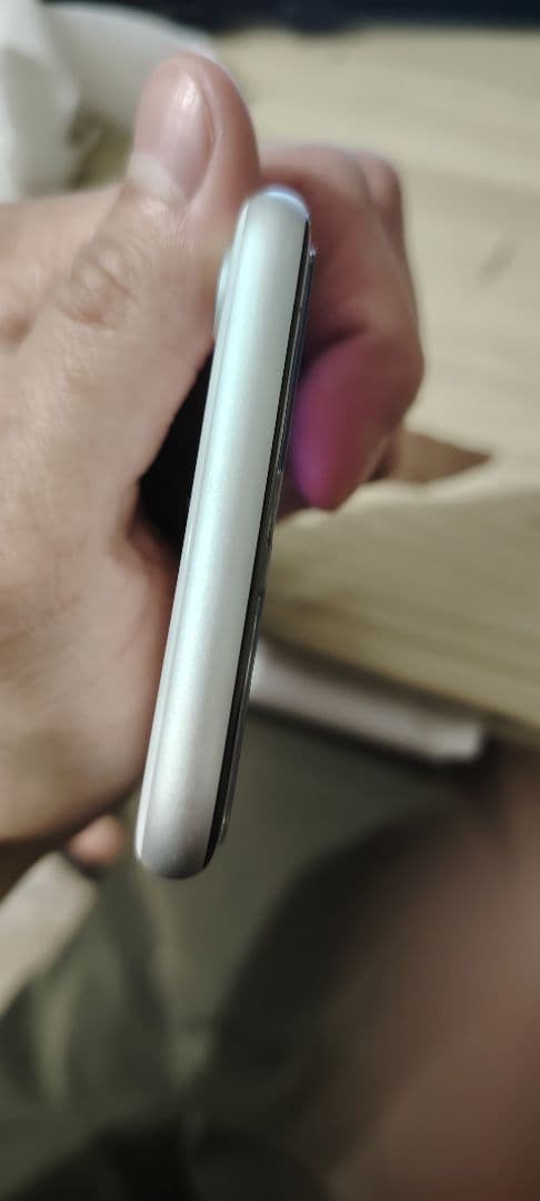 iPhone SE (第2世代) 128GB SIMフリー ホワイト