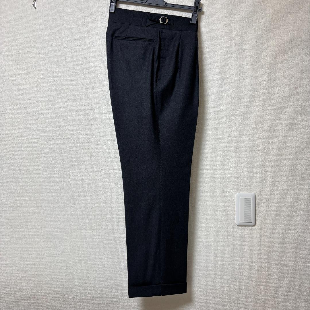 kakiユニバーサルランゲージ スラックス チャコールグレー REDA