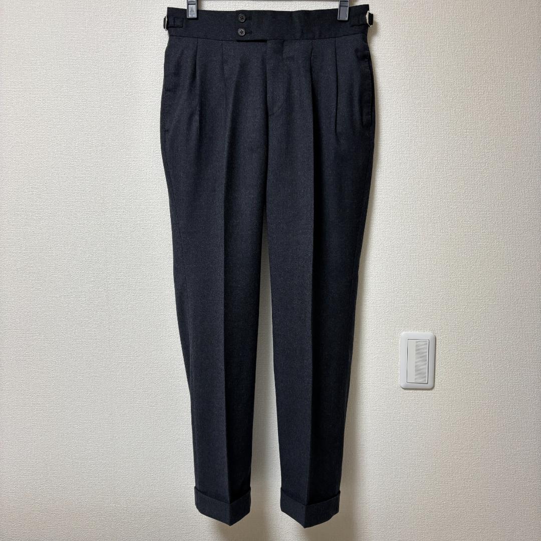 kakiユニバーサルランゲージ スラックス チャコールグレー REDA