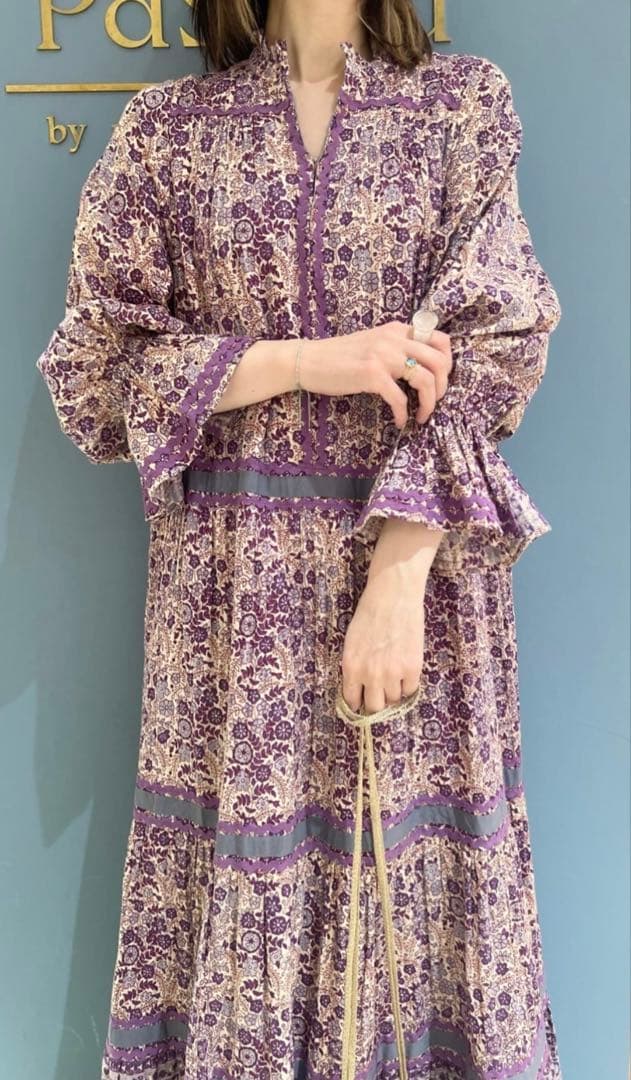 なな【サラマリカ】コットン ジャガード フラワープリント フリルドレス