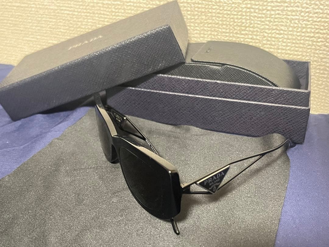 断*中様 PRADA サングラス ケース付き