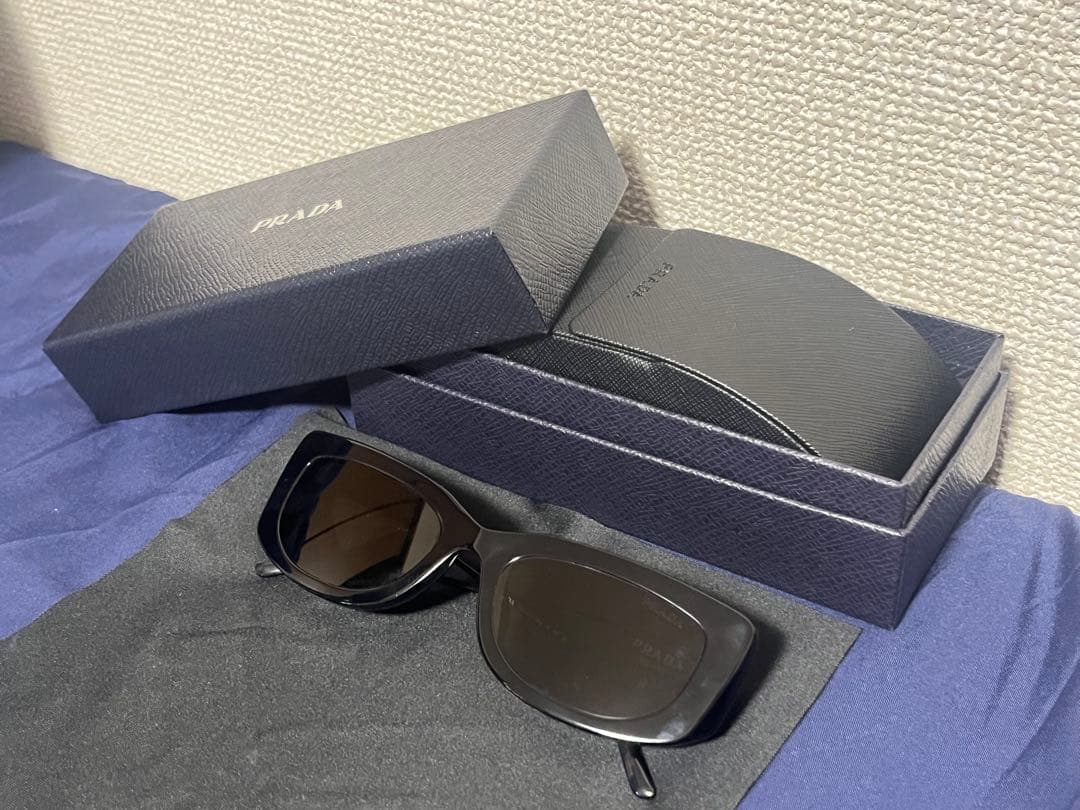 断*中様 PRADA サングラス ケース付き