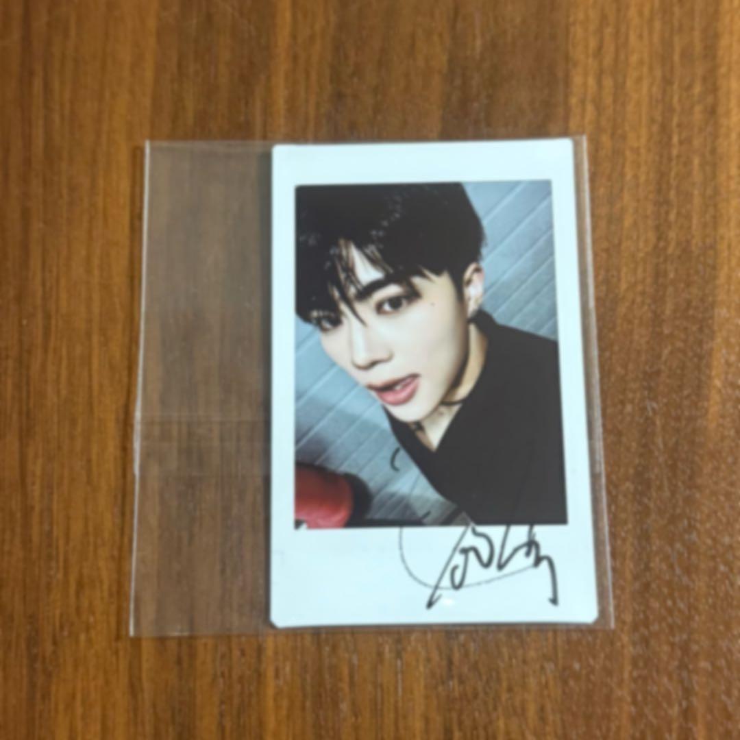 ゼベワン ゴヌク サイン チェキ