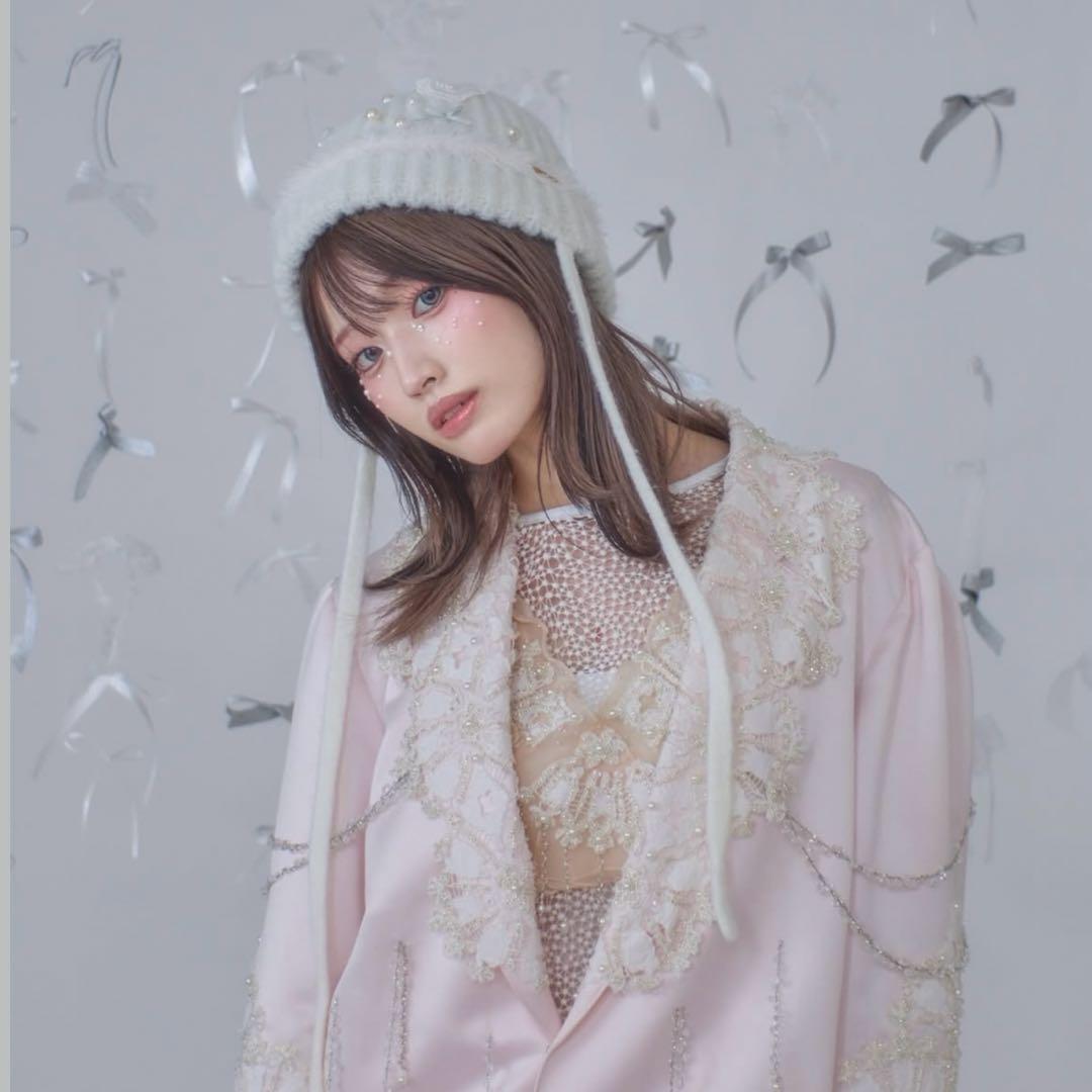 かきぶちももの　ファニーマフ　ホワイト