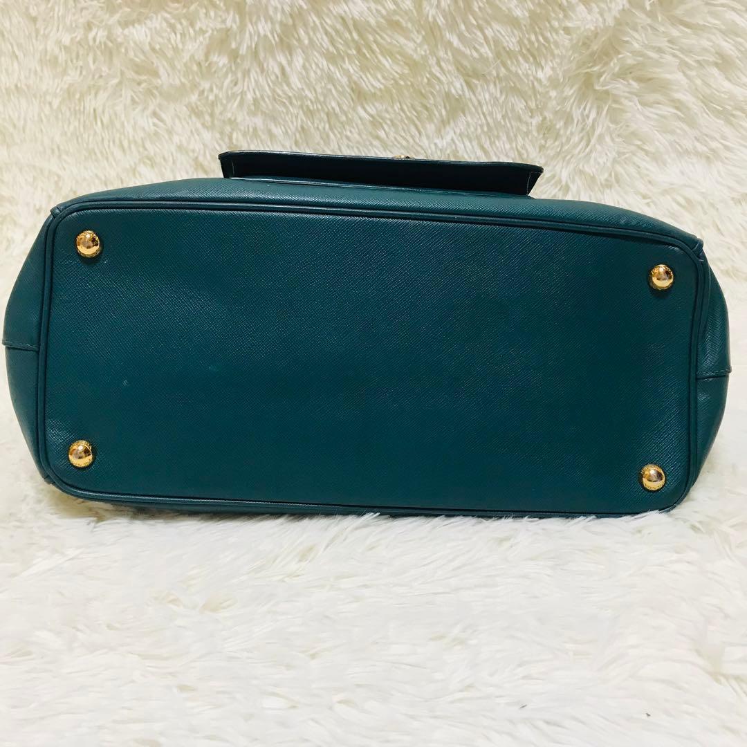 【美品】プラダ ハンドバッグ サフィアーノレザー 三角ロゴ A4収納可能