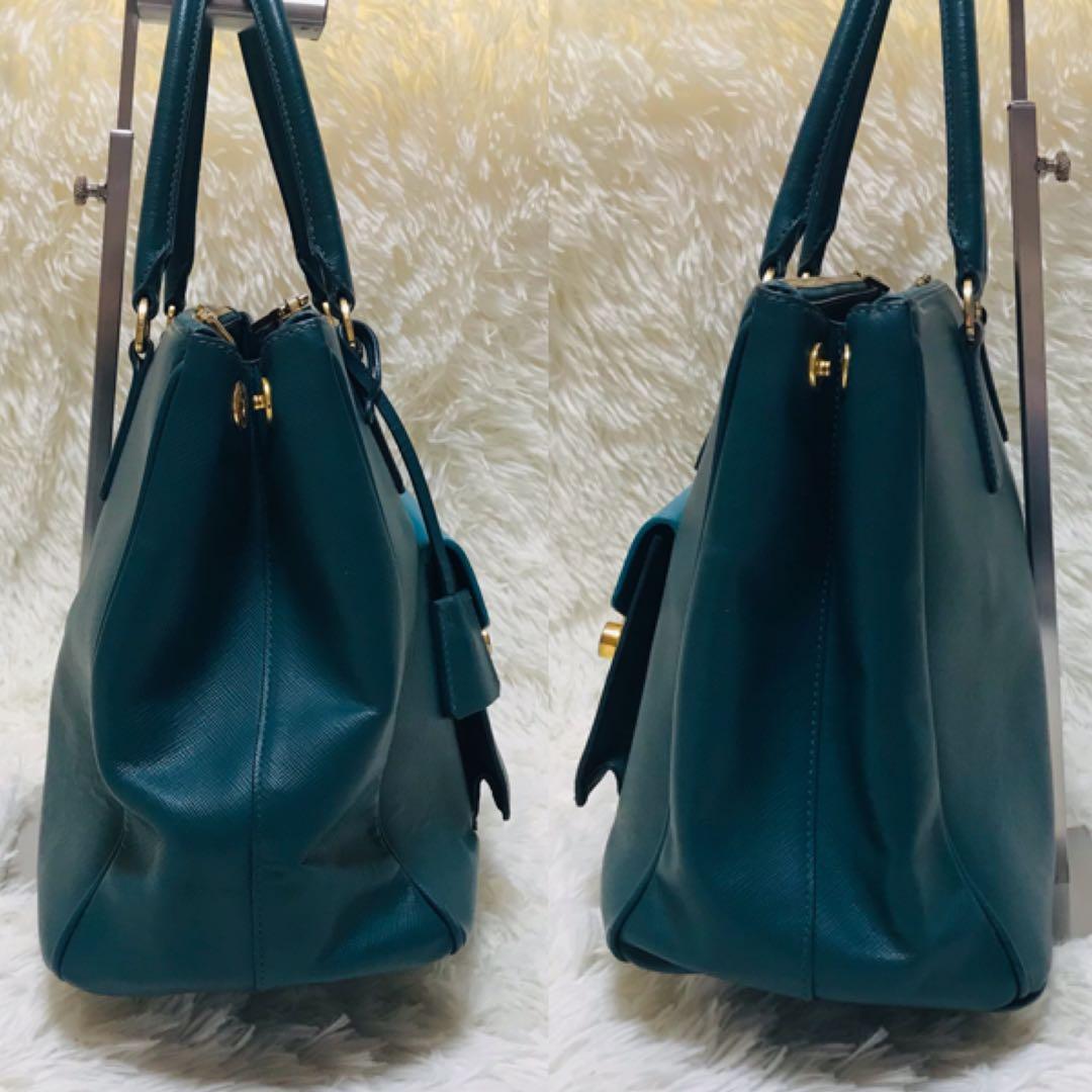 【美品】プラダ ハンドバッグ サフィアーノレザー 三角ロゴ A4収納可能