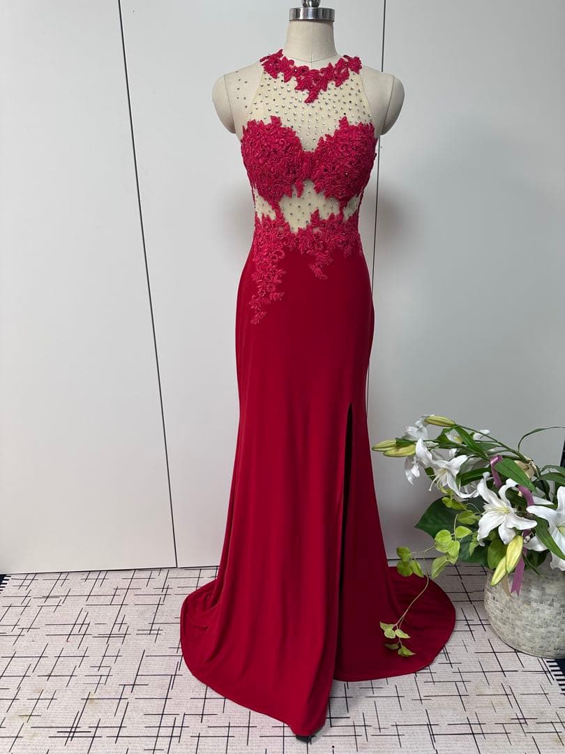赤いハイネックドレス レース ビジュー付き