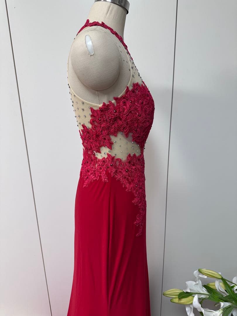 赤いハイネックドレス レース ビジュー付き