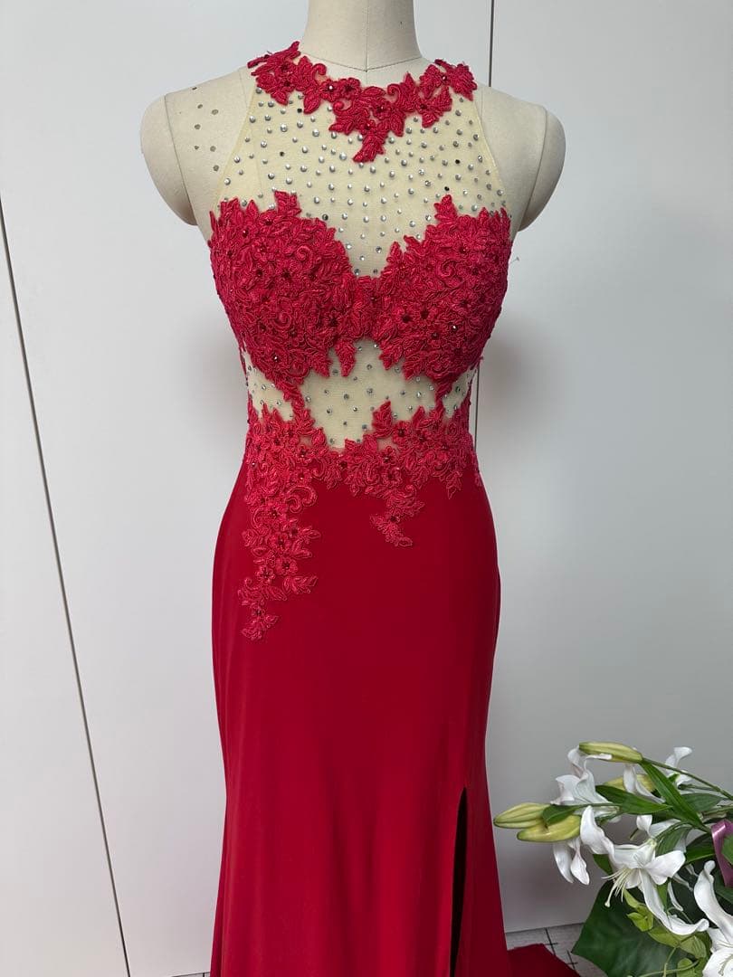 赤いハイネックドレス レース ビジュー付き