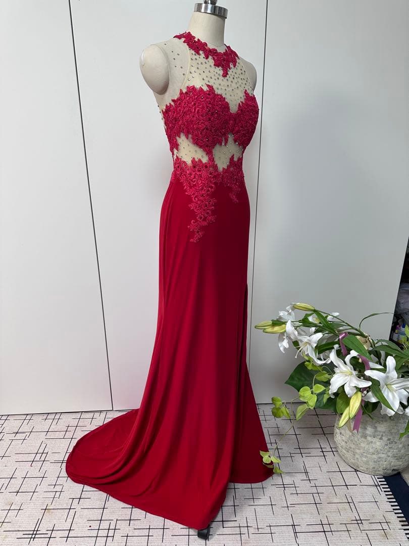 赤いハイネックドレス レース ビジュー付き