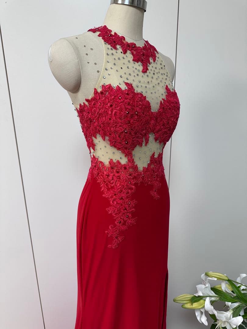 赤いハイネックドレス レース ビジュー付き
