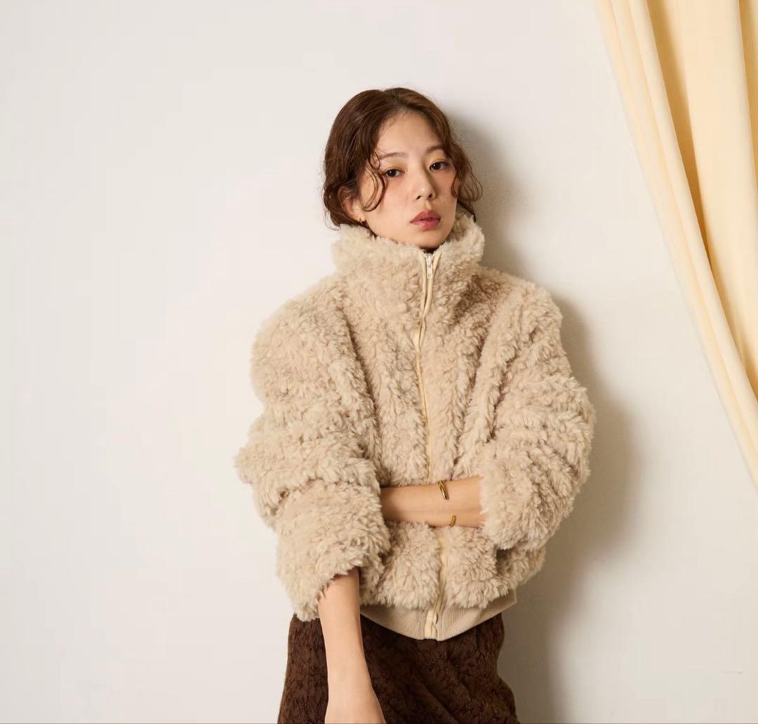 ESICA スタンドカラー裾リブボアブルゾン　ベージュ エシカ