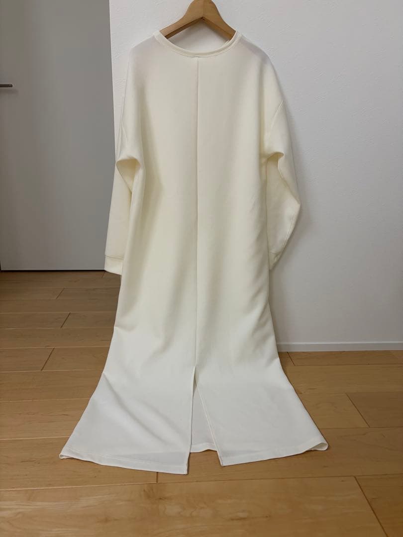 今季★ウィムガゼット Vガゼットワンピース オフホワイト