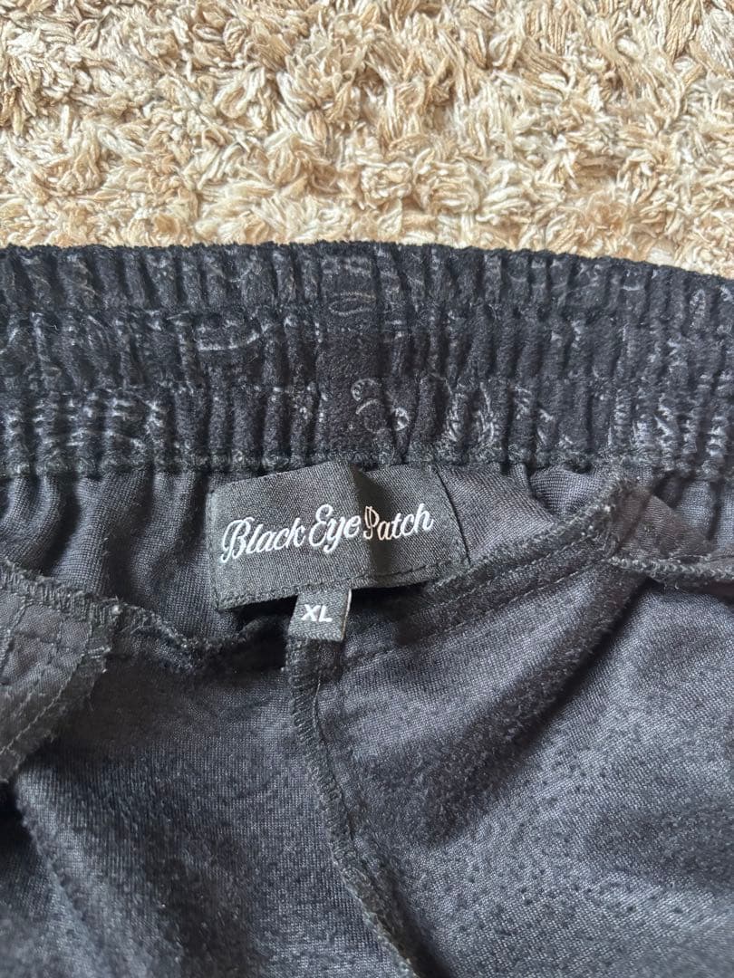 パンツ BlackEyePatch PAISLEY VELOUR SHORTS