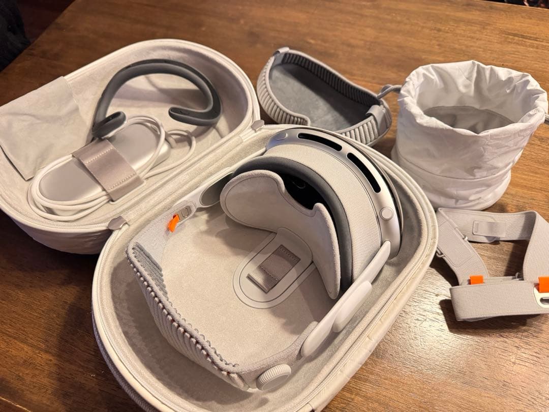 美品 Apple Vision Pro 256GB【別売トラベルケース付】