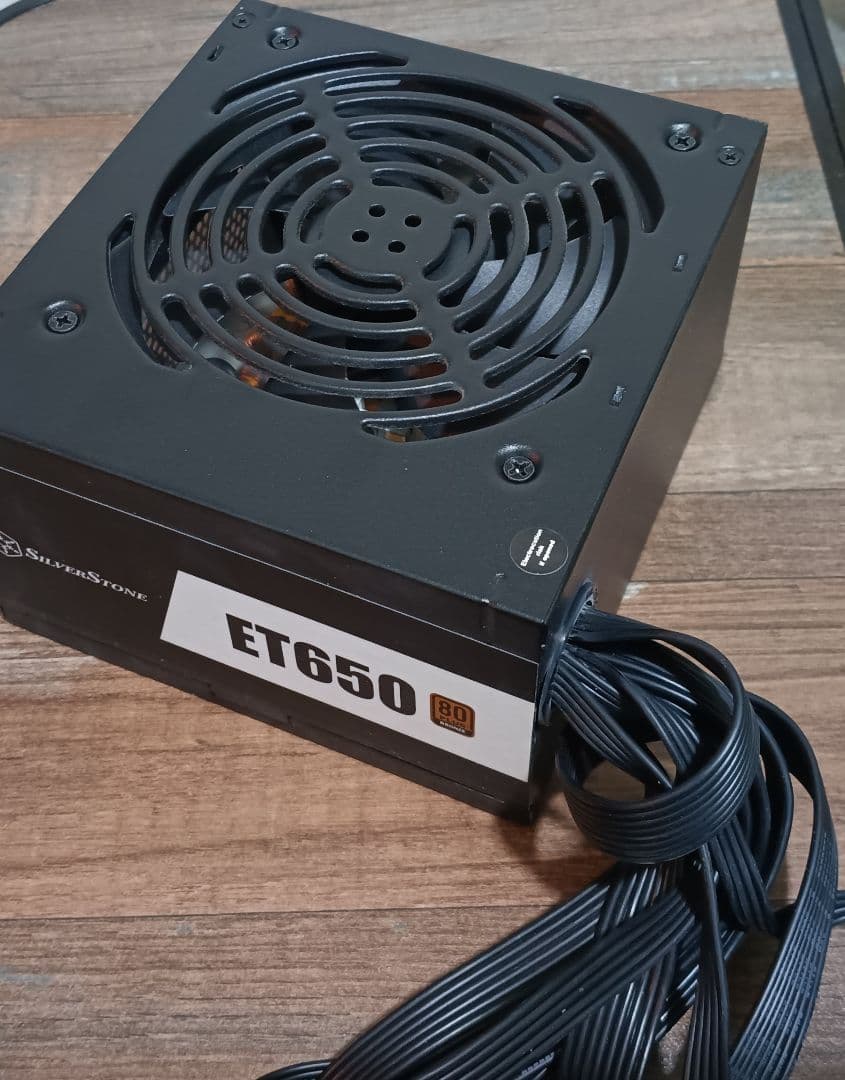 MSI RTX4060 VENTUS2X 8G OC + ET650 電源