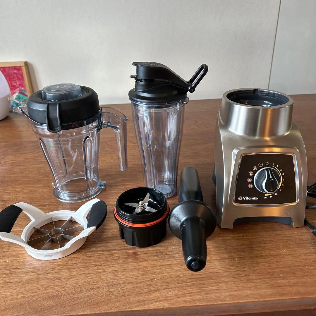 スーパーセール❗️ 美品　Vitamix ブレンダー本体 2カップ付き