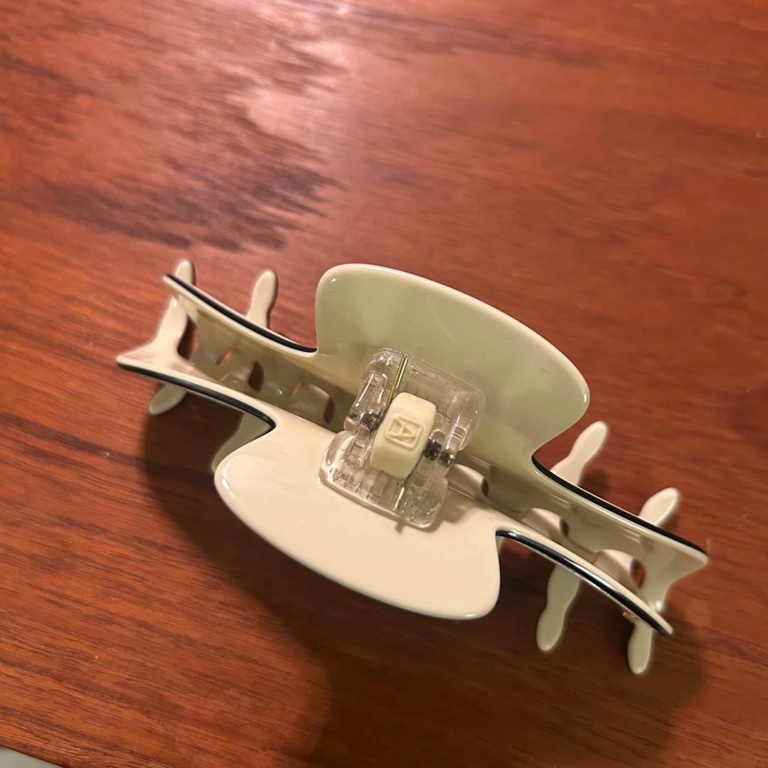 【ほぼ未使用】アレクサンドルドゥパリ クリーム×ブラック ヘアクリップ　Lサイズ