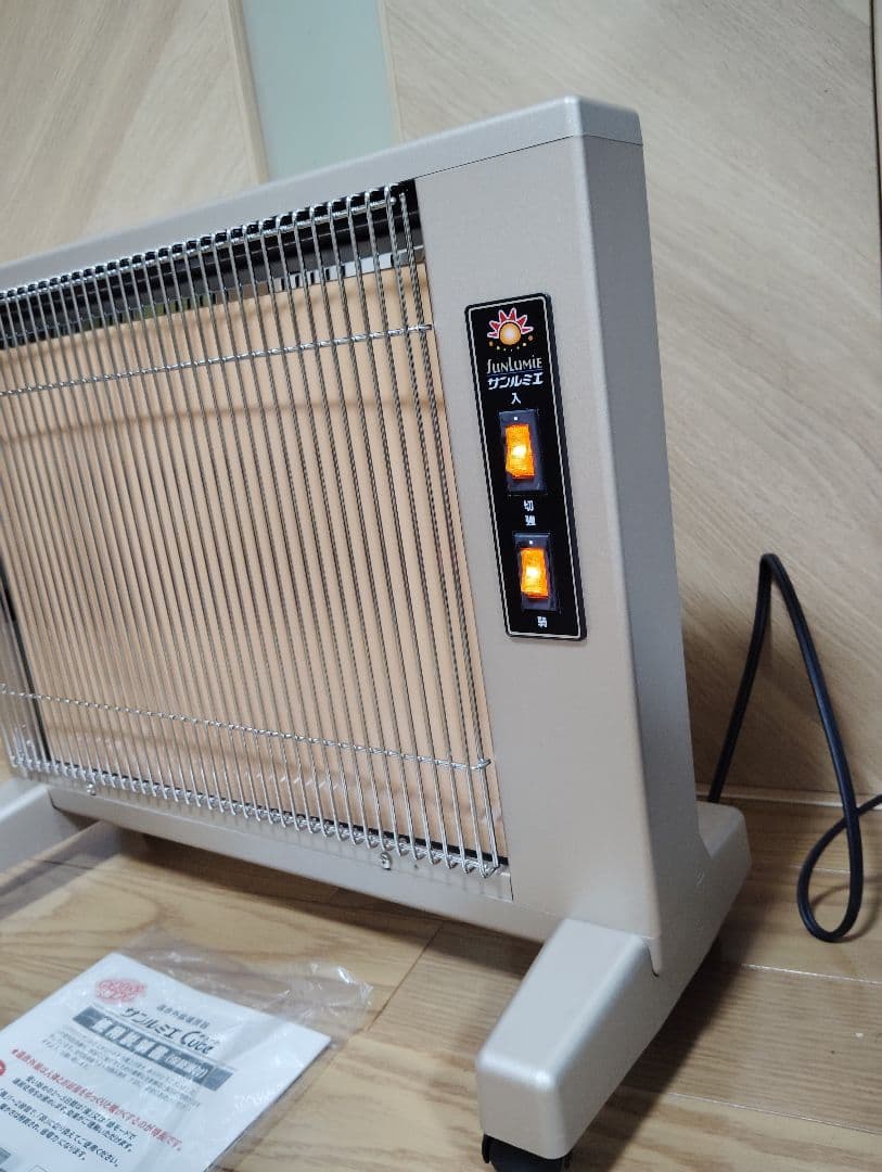 【極美品】サンルミエ キュート 遠赤外線ヒーター E800LS 動作良好✨️